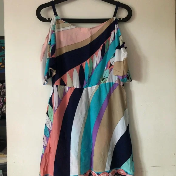 Dress - Picture 7 of 7